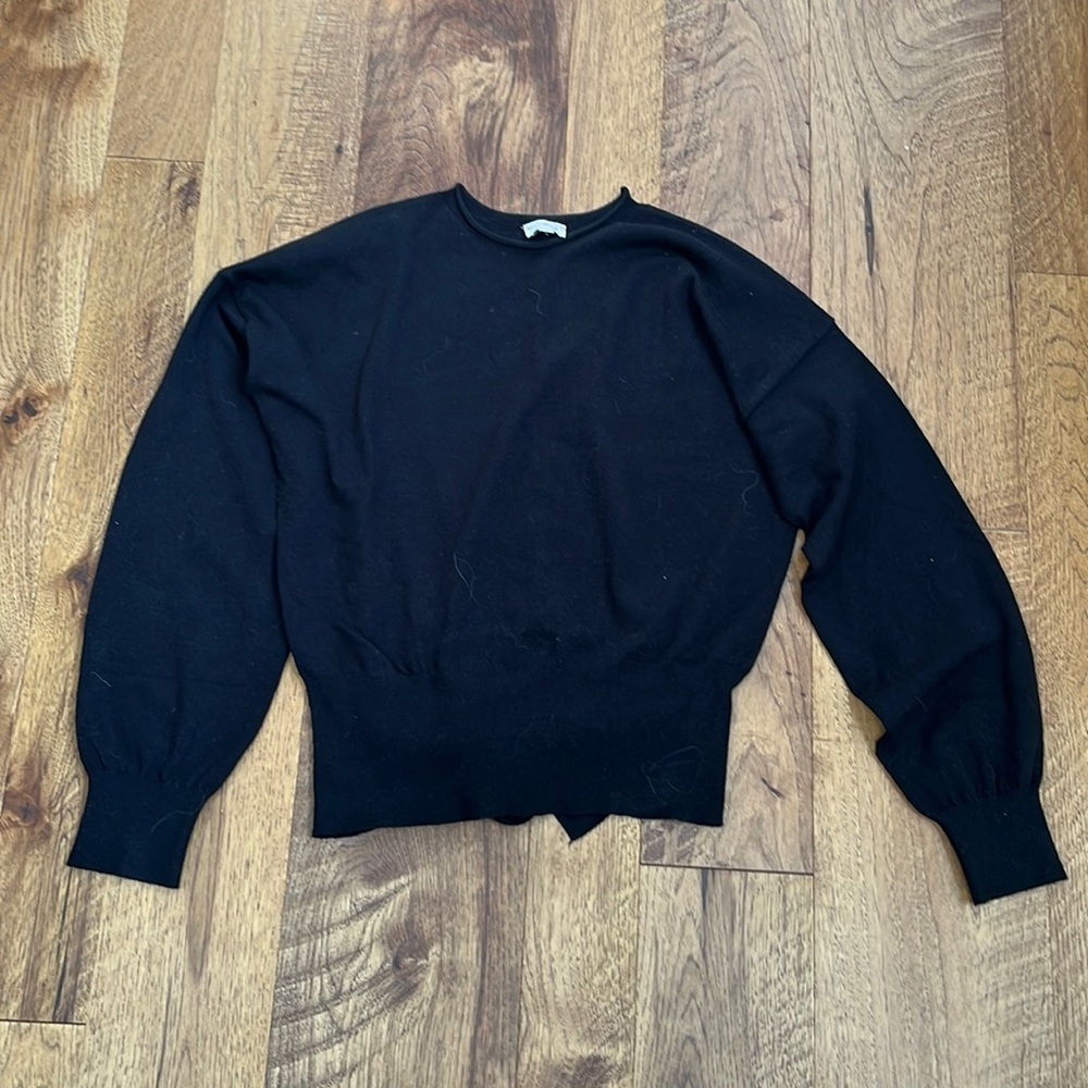 Hem & Thread Woman’s Black Sweatshirt Size M